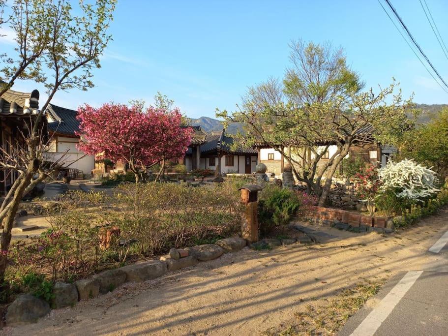 Yasun Gallery Gyeongju Exteriör bild